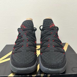 LeBron 17 Low ‘Bred’